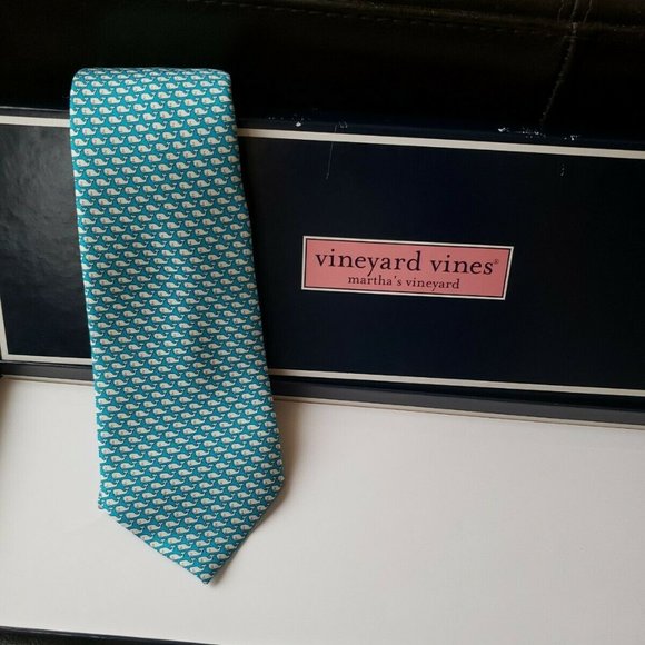 NEW $49 VINEYARD VINES BOYS SILK TIE - BLUE WHALES - Picture 1 of 4